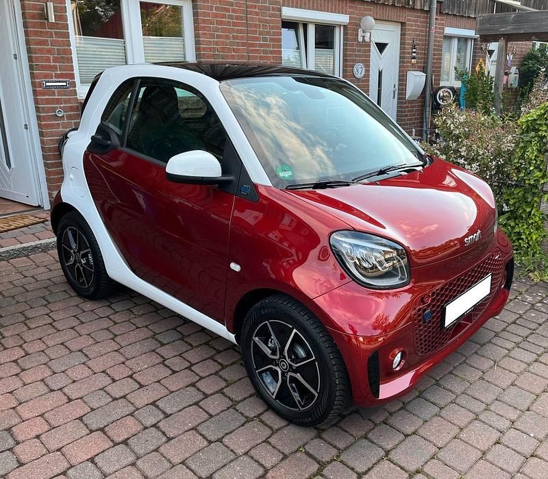 Weiß Gebraucht 2021 Smart ForTwo Electric Drive Passion Coupé | 9.500 € (Guter Preis) - Bild 1/4