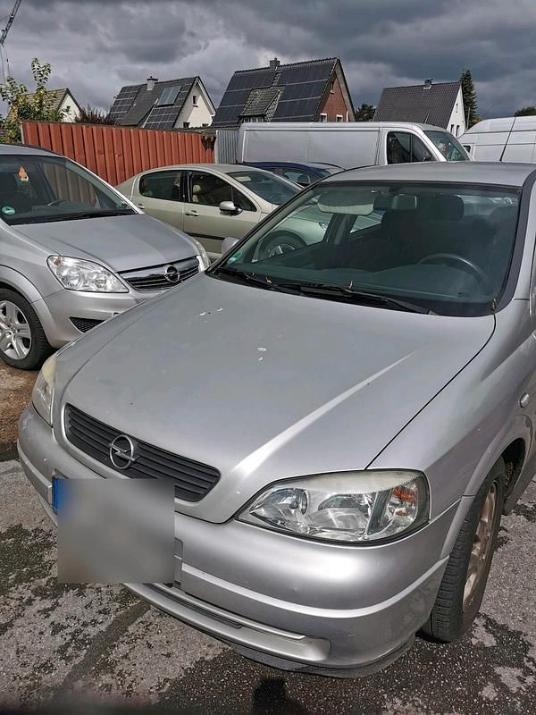 Grau Gebraucht 2002 Opel Astra Limousine | 750 € (Guter Preis) - Bild 1/4