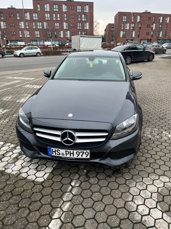 Blau Gebraucht 2015 Mercedes C180 Limousine | 14.199 € (Etwas zu teuer) - Bild 1/4