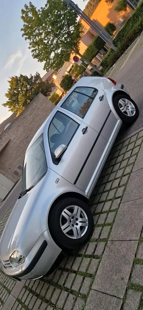 Gebraucht VW Golf IV 102 PS (75 kW) 2001 Silber Kleinwagen