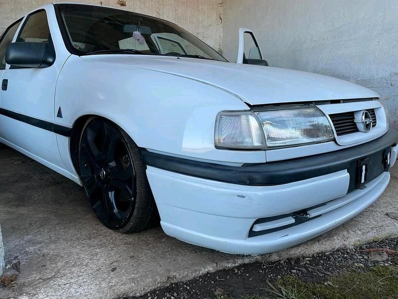 Gebraucht Opel Vectra 90 PS (66 kW) 1993 Weiß Limousine