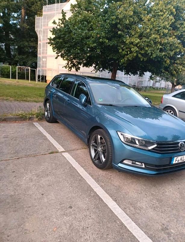 Blau Gebraucht 2015 VW Passat Limousine | 12.500 € (Superpreis) - Bild 1/4
