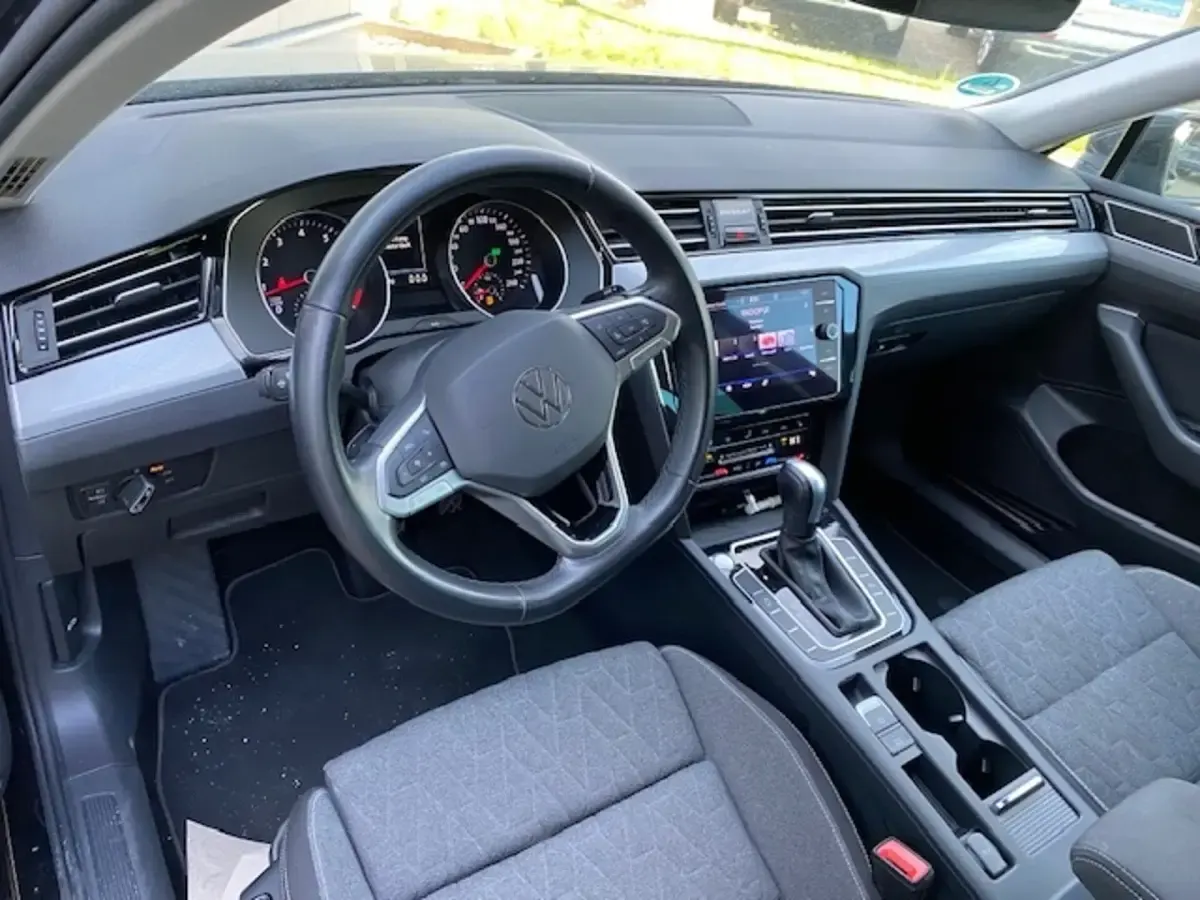 Gebraucht VW Passat Business 150 PS (110 kW) 2023 Kombi