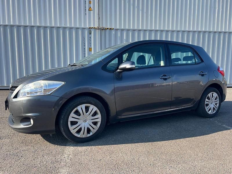 Gebraucht Toyota Auris Life 99 PS (72 kW) 2011 Grau Kleinwagen