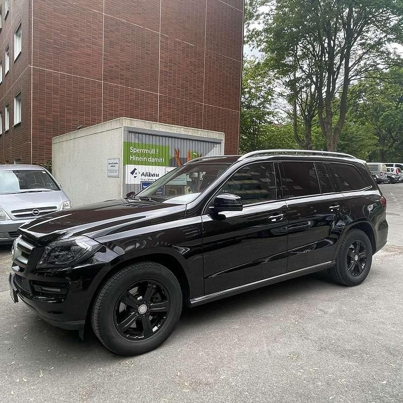 Schwarz Gebraucht 2013 Mercedes GL350 SUV | 19.999 € (Fairer Preis) - Bild 1/4