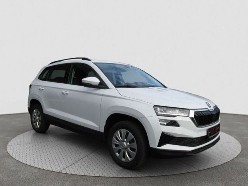 Moonweiss metallic (metallic) Gebraucht 2022 Skoda Karoq Active SUV | 20.699 € (Guter Preis) - Bild 1/4