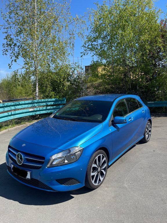 Blau Gebraucht 2013 Mercedes A180 Limousine | 11.000 € - Bild 1/4