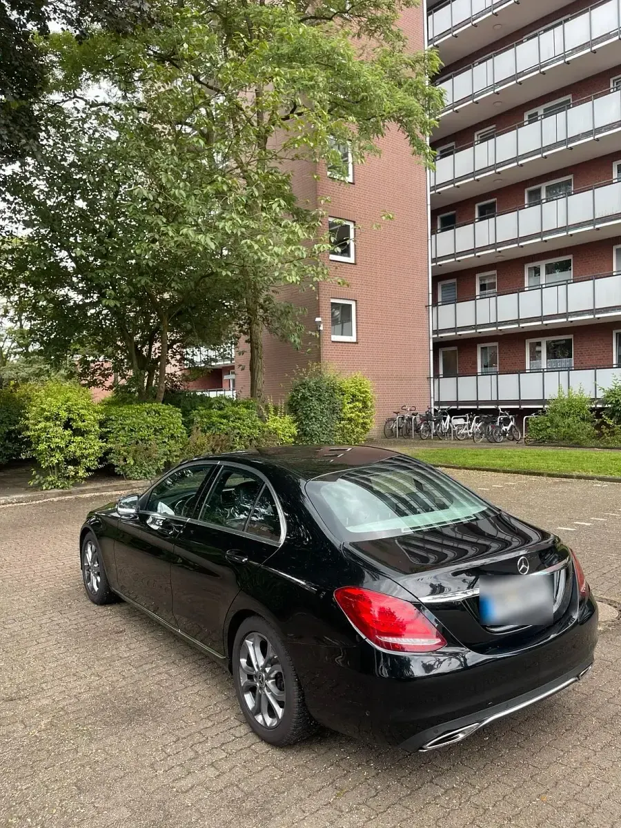 Gebraucht Mercedes C180 156 PS (114 kW) 2018 Schwarz Limousine