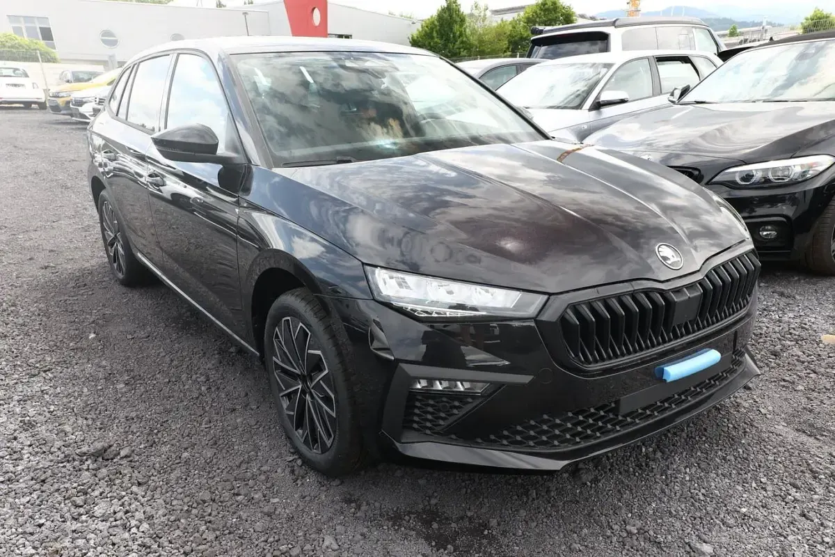 Neu Skoda Scala Monte Carlo 150 PS (110 kW) 2026 Black magic perleffekt Kleinwagen
