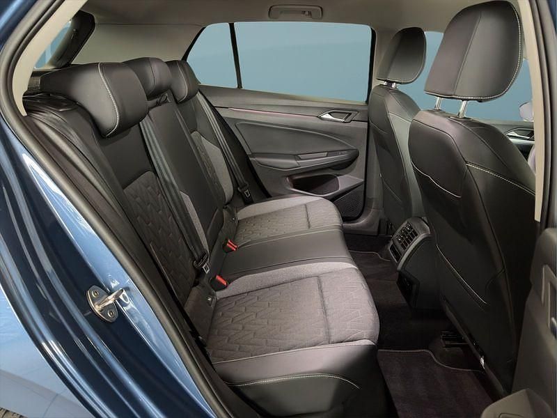 Gebraucht VW Golf VIII 150 PS (110 kW) 2025 Blau Kleinwagen