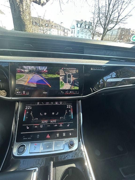 Second-hand Audi A8 Comfort 286 CP (210 kW) 2023 Negru Berlinǎ