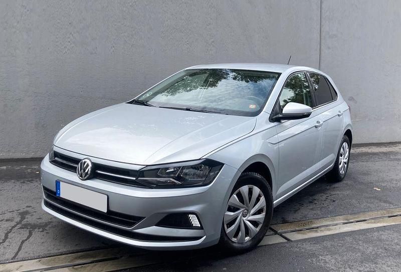 Silber Gebraucht 2020 VW Polo Comfortline Limousine | 11.699 € (Superpreis) - Bild 1/4