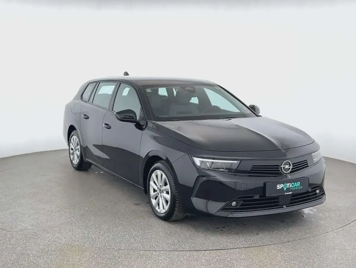 Gebraucht Opel Astra Enjoy 131 PS (96 kW) 2023 Schwarz Kleinwagen