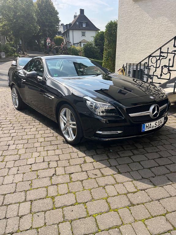 Schwarz Gebraucht 2016 Mercedes SLK200 Cabrio | 21.200 € (Fairer Preis) - Bild 1/4