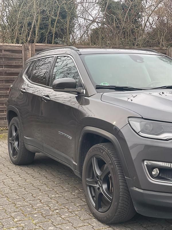 Gebraucht Jeep Compass 130 PS (95 kW) 2021 Grau SUV