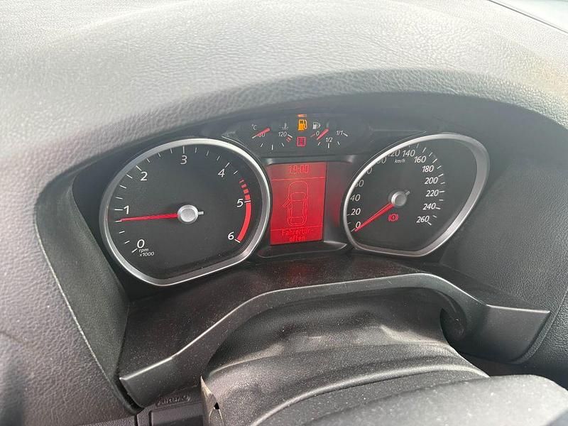 Gebraucht Ford Galaxy 140 PS (102 kW) 2013 Silber Van / Kleinbus