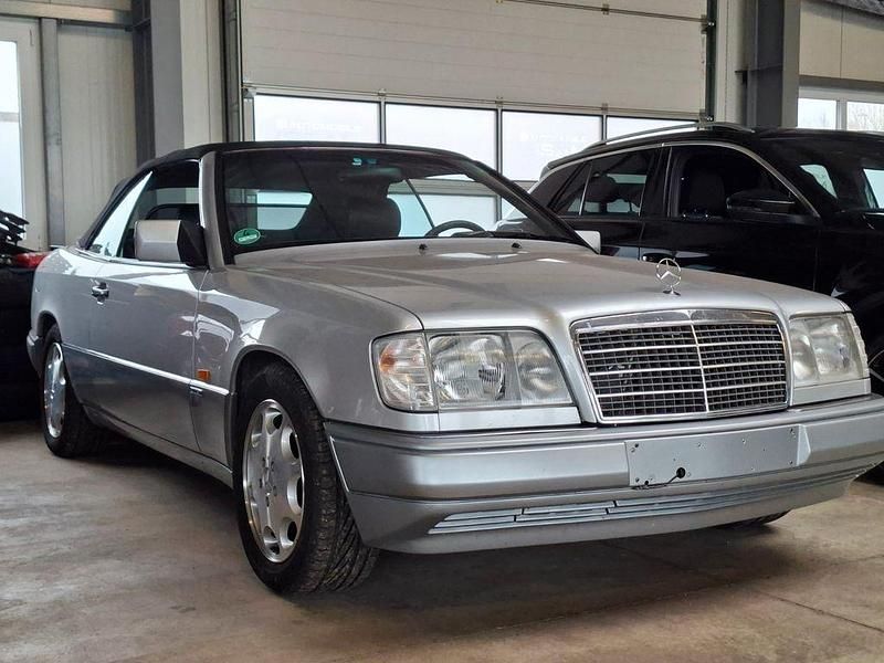 Gebraucht Mercedes E220 Sportline 150 PS (110 kW) 1995 Grau Cabrio