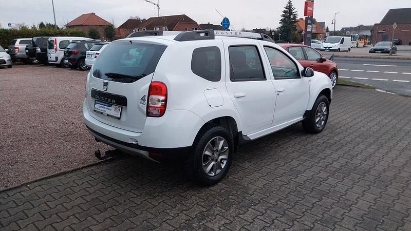 Gebraucht Dacia Duster Celebration 105 PS (77 kW) 2015 Weiß SUV
