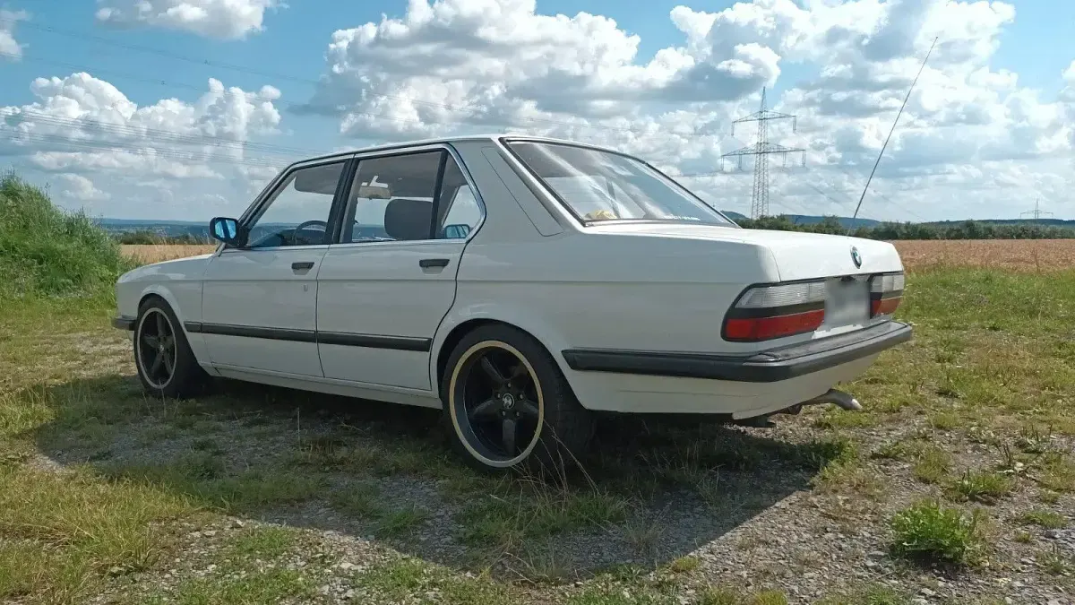 Gebraucht BMW 520 Performance 125 PS (91 kW) 1984 Weiß Limousine