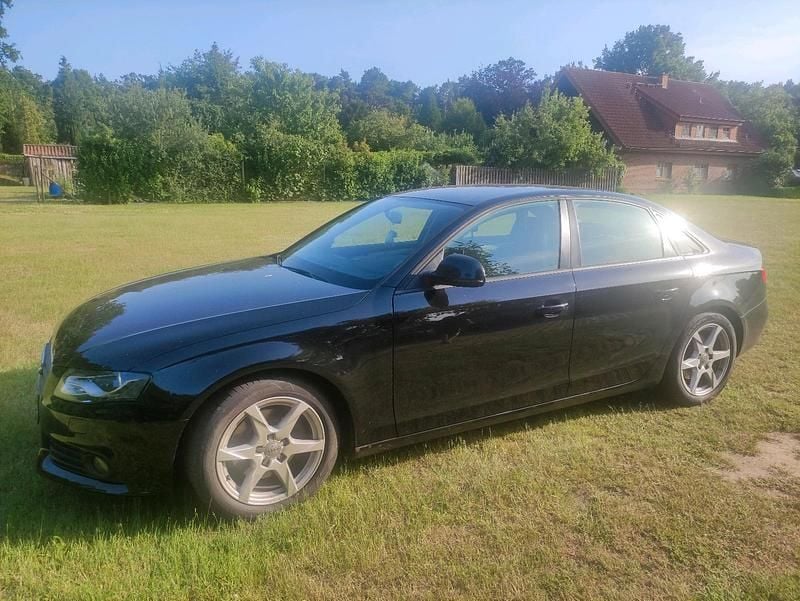 Schwarz Gebraucht 2009 Audi A4 Limousine | 4.499 € (Fairer Preis) - Bild 1/4