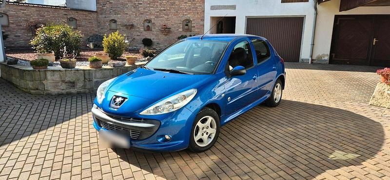 Gebraucht Peugeot 206+ 74 PS (54 kW) 2012 Blau Kleinwagen