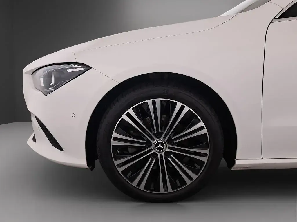 Gebraucht Mercedes CLA200 Shooting Brake Progressive 150 PS (110 kW) 2023 Weiß Kombi