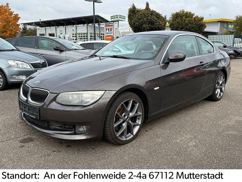 Braun Gebraucht 2010 BMW 330 Sport Line Coupé | 12.790 € (Guter Preis) - Bild 1/4