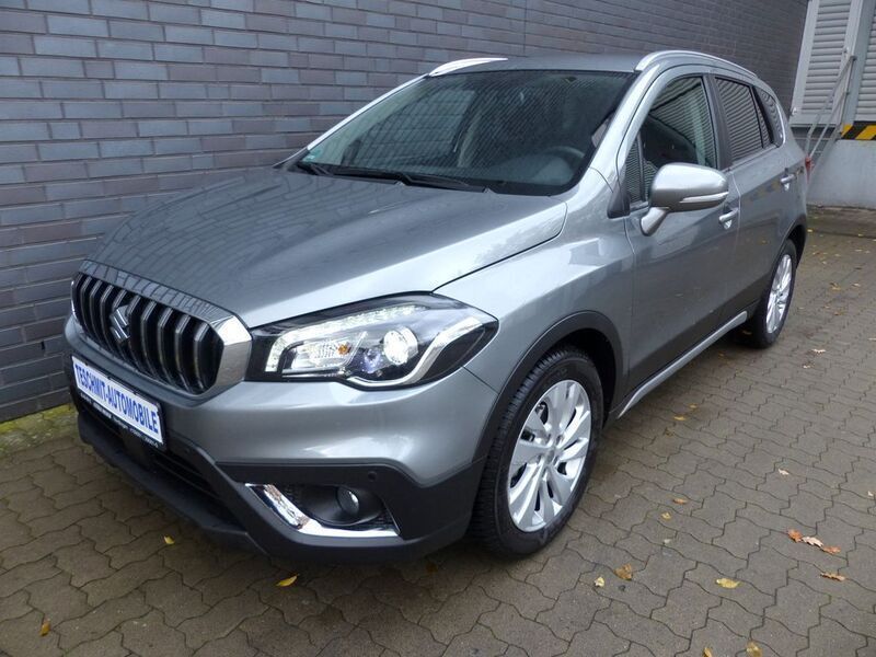 Grau Gebraucht 2020 Suzuki SX4 S-Cross SUV | 18.900 € (Fairer Preis) - Bild 1/4