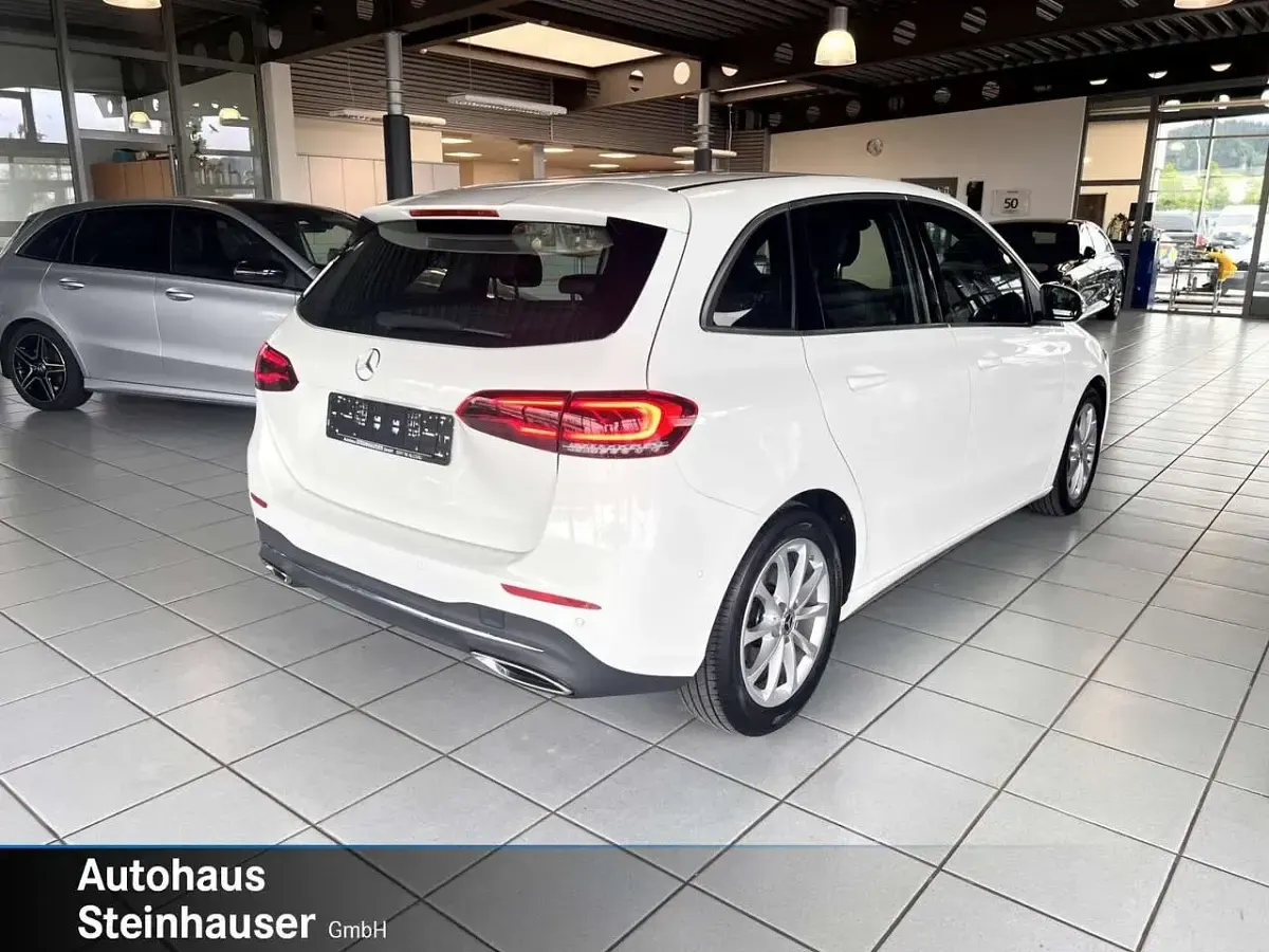 Gebraucht Mercedes B180 Progressive 136 PS (100 kW) 2019 Weiß Kleinwagen
