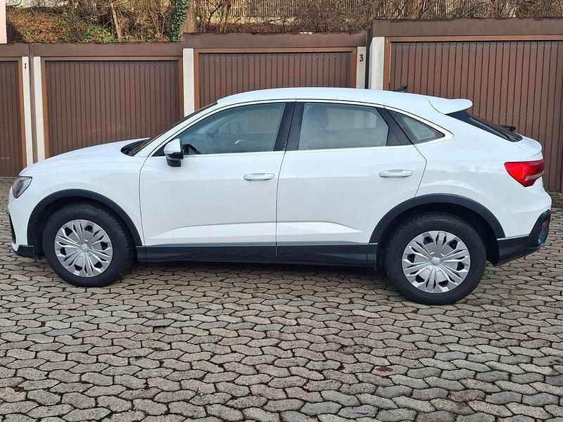 Weiß Gebraucht 2022 Audi Q3 Sportback Basis SUV | 29.850 € (Superpreis) - Bild 1/4