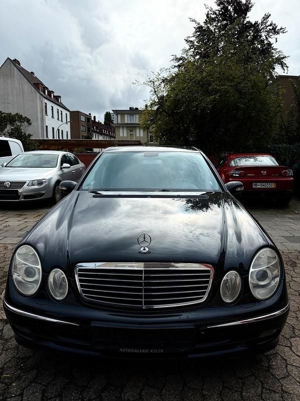 Schwarz Gebraucht 2004 Mercedes E280 Limousine | 6.000 € (Fairer Preis) - Bild 1/4