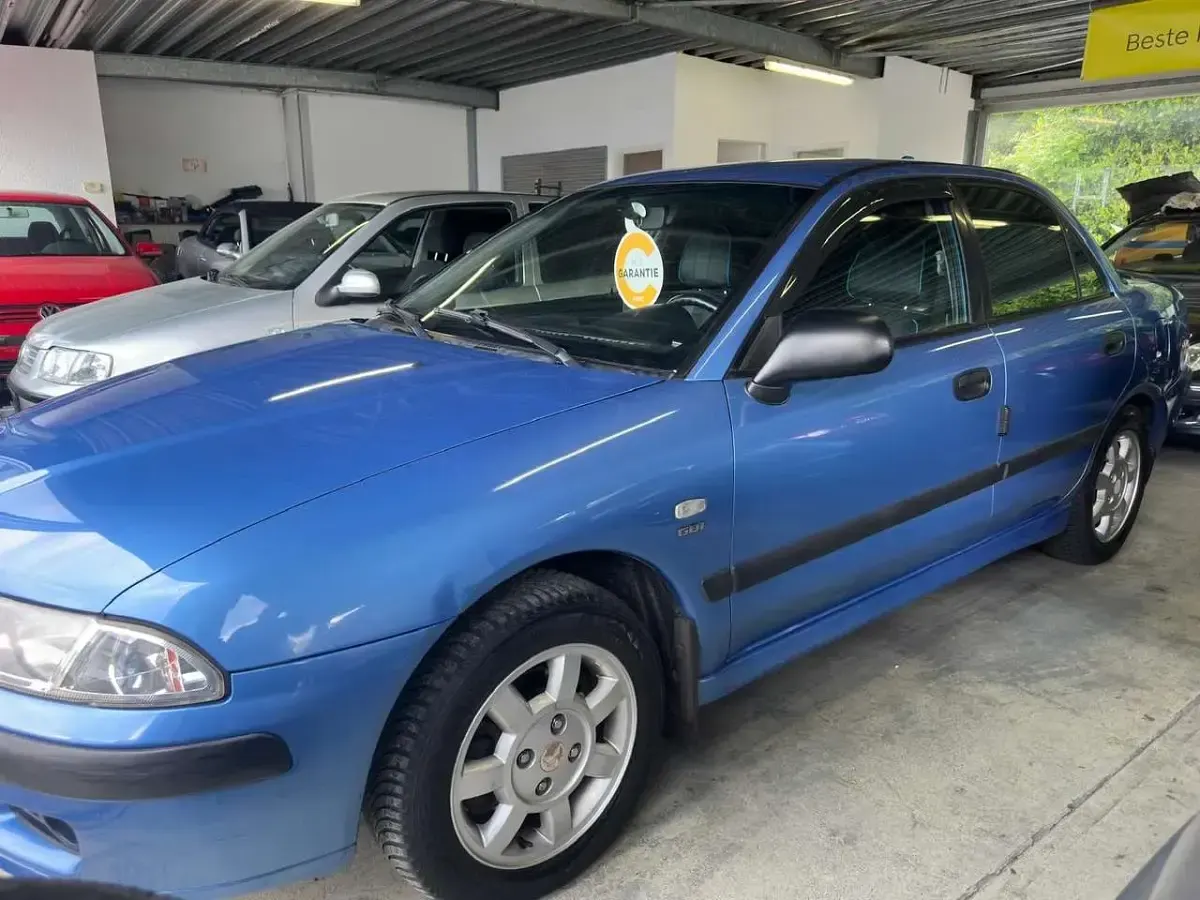 Gebraucht Mitsubishi Carisma 125 PS (91 kW) 1999 Blau Limousine