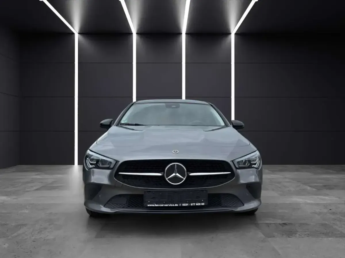 Gebraucht Mercedes CLA200 150 PS (110 kW) 2022 Mountaingrau  met. Kombi