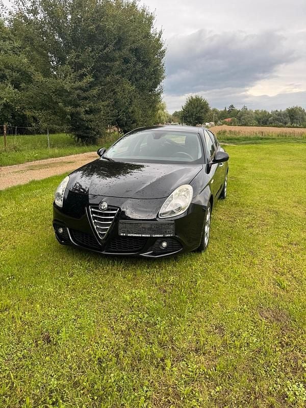 Schwarz Gebraucht 2012 Alfa Romeo Giulietta Turismo Kleinwagen | 4.200 € (Guter Preis) - Bild 1/4