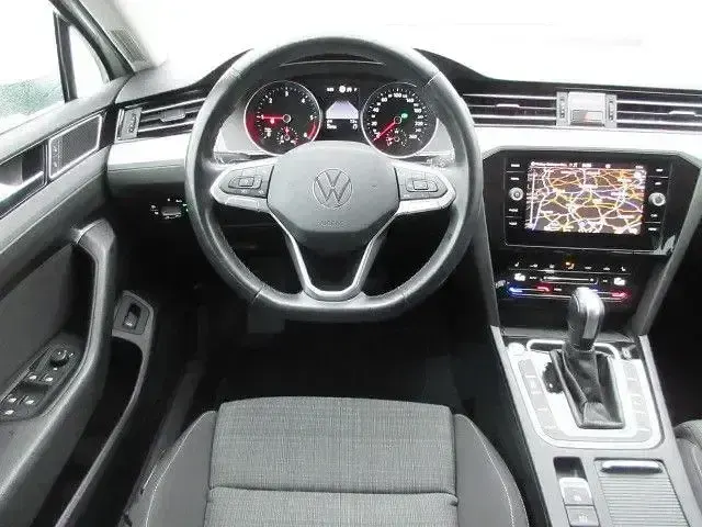 Gebraucht VW Passat Business 150 PS (110 kW) 2022 Weiß Kombi