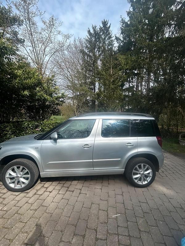 Second-hand Skoda Yeti 92 CP (67 kW) 2017 Argintiu SUV