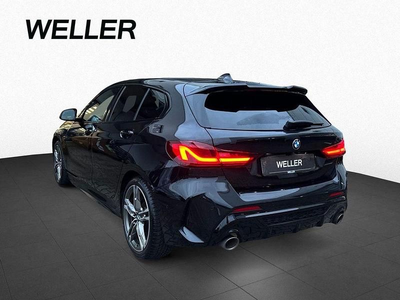 Gebraucht BMW M135 Comfort Edition 306 PS (225 kW) 2022 Black sapphire (schwarz) Kleinwagen