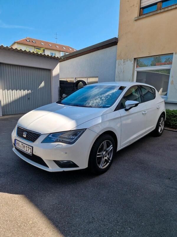 Weiß Gebraucht 2013 Seat Leon Kleinwagen | 6.399 € (Fairer Preis) - Bild 1/4