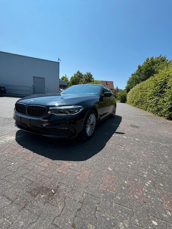 Schwarz Gebraucht 2019 BMW 525 Luxury Line Kombi | 21.500 € (Fairer Preis) - Bild 1/4