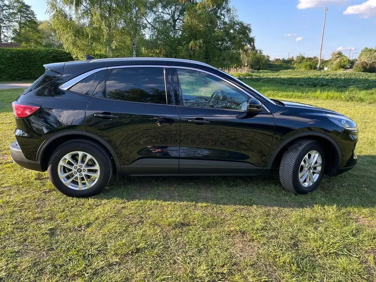 Używany Ford Kuga Titanium 190 KM (139 kW) 2021 Czarny SUV