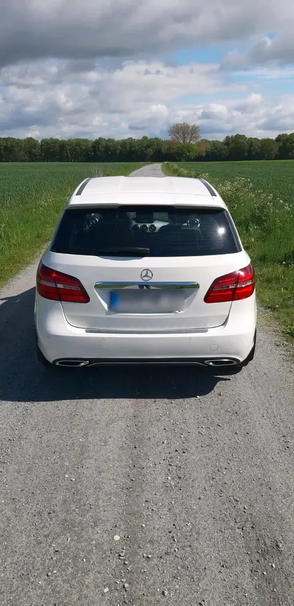 Gebraucht Mercedes B200 Urban 156 PS (114 kW) 2017 Weiß Van / Kleinbus