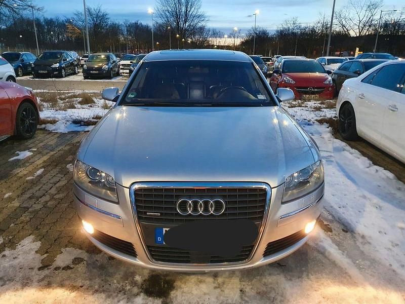 Silber Gebraucht 2006 Audi A8L Ambiente Limousine | 11.499 € - Bild 1/4