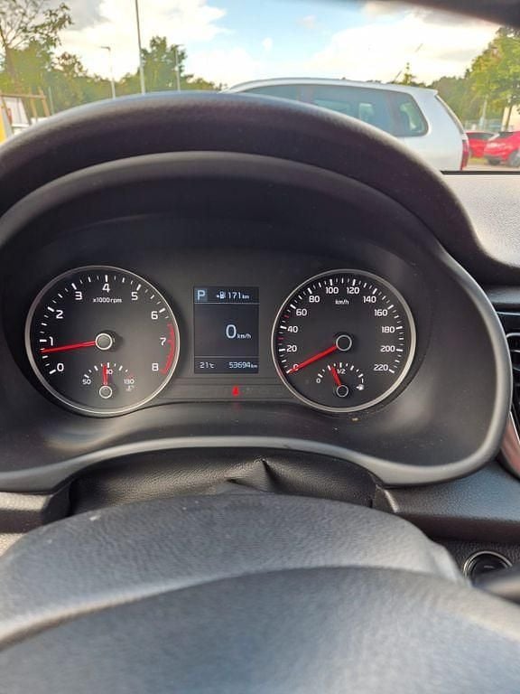 Grau Gebraucht 2018 Kia Rio Platinum Edition Limousine | 13.099 € (Guter Preis) - Bild 1/4