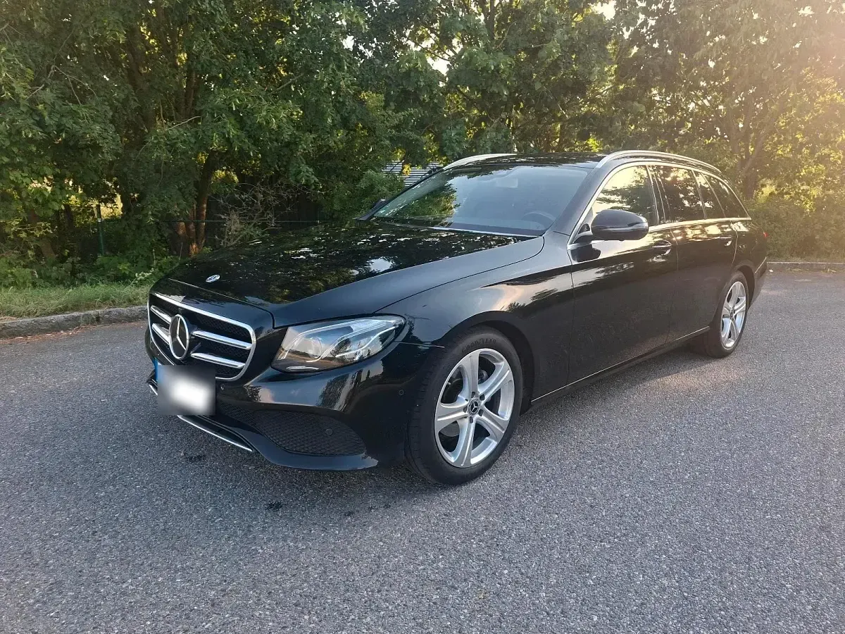 Gebraucht Mercedes E220 194 PS (142 kW) 2019 Schwarz Kombi