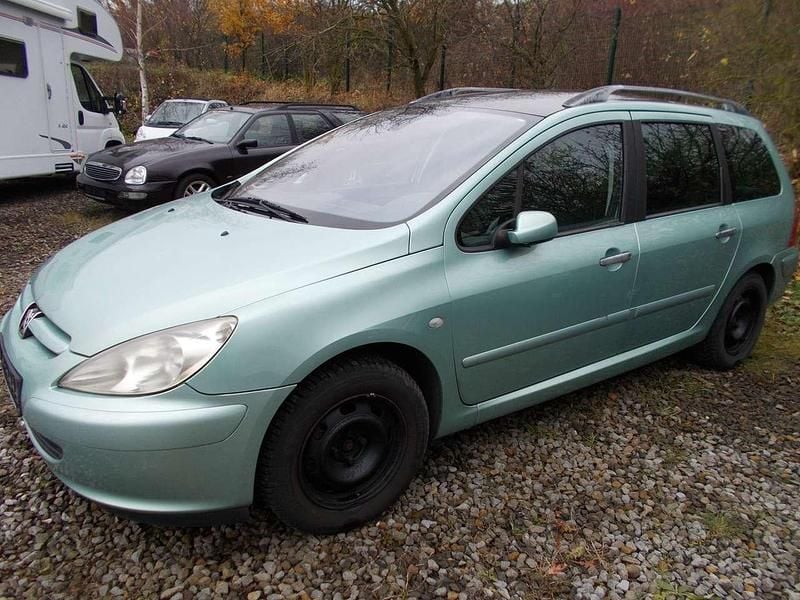 Grün Gebraucht 2002 Peugeot 307 Kombi | 400 € (Superpreis) - Bild 1/4