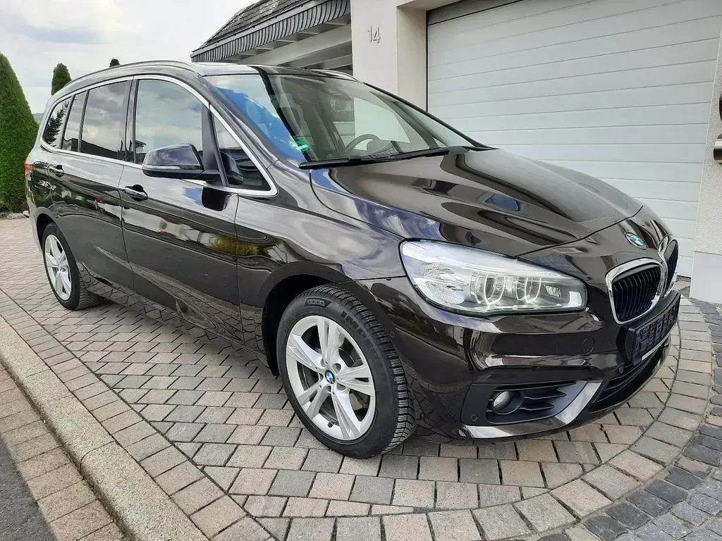Gebraucht BMW 218 Gran Tourer Advantage 150 PS (110 kW) 2015 Braun Van / Kleinbus