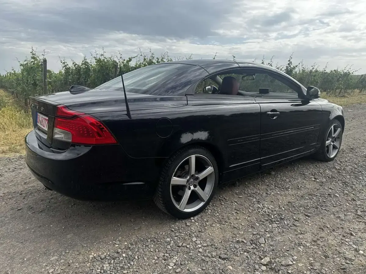 Gebraucht Volvo C70 Summum 136 PS (100 kW) 2010 Schwarz Cabrio
