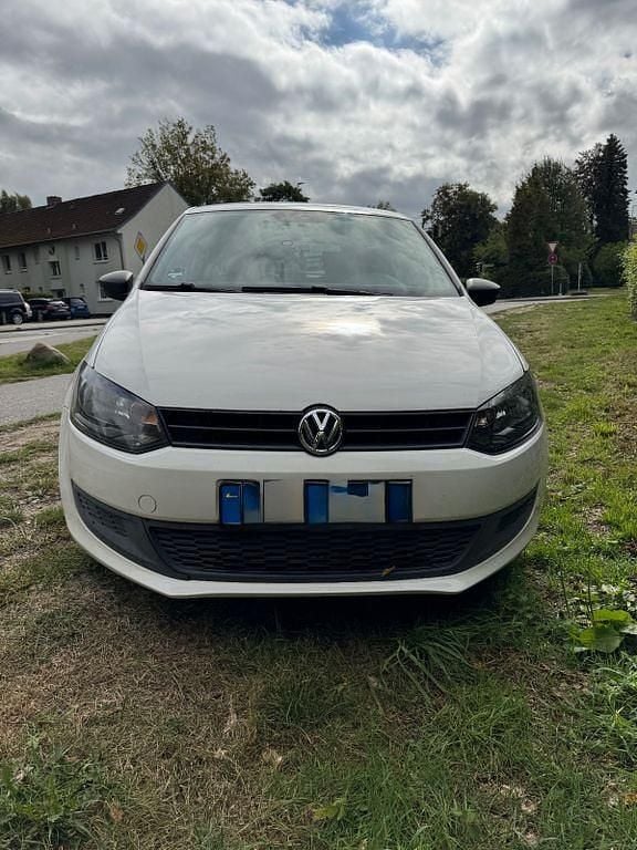 Weiß Gebraucht 2010 VW Polo Trendline Limousine | 4.500 € (Fairer Preis) - Bild 1/4