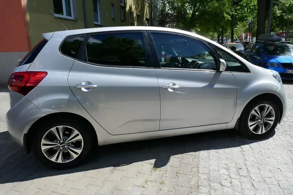Gebraucht Kia Venga Spirit 125 PS (91 kW) 2015 Silber Kleinwagen