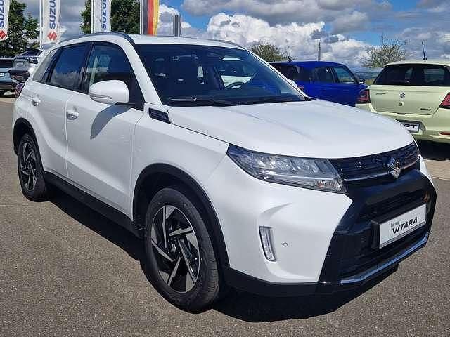 Cool white pearl Gebraucht 2025 Suzuki Vitara Comfort+ SUV | 31.580 € (Teuer) - Bild 1/4